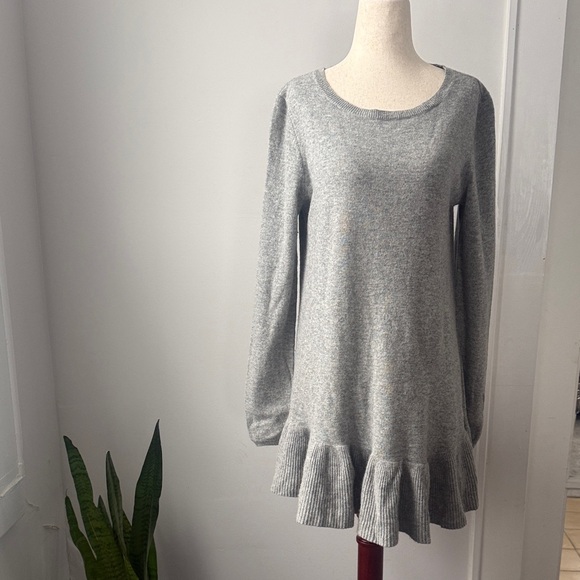 Ply Cashmere Gray Crew Neck Sweater with peplum hem Medium Long Sleeve Tunic